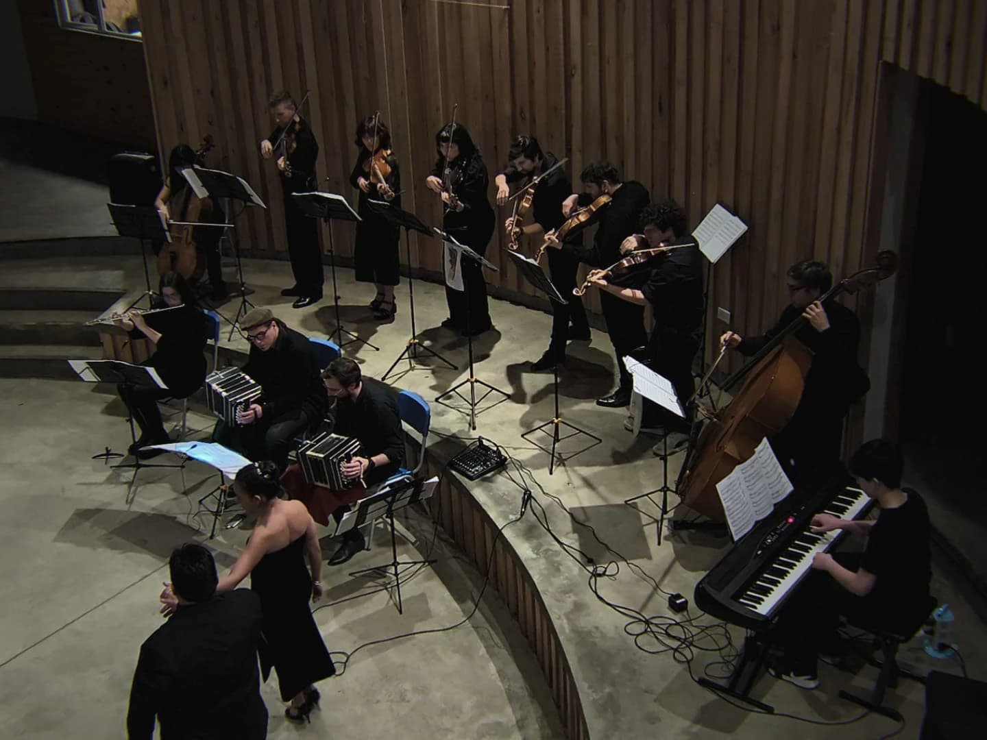 Orquesta Típica Patagonia Tango interpretando el Homenaje a Troilo